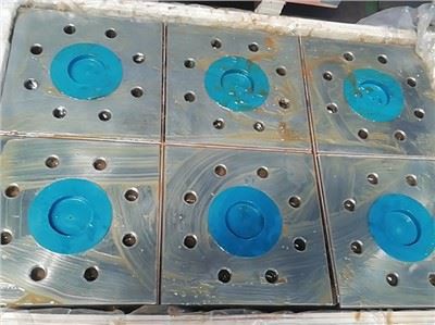 الصلبان والقمصان